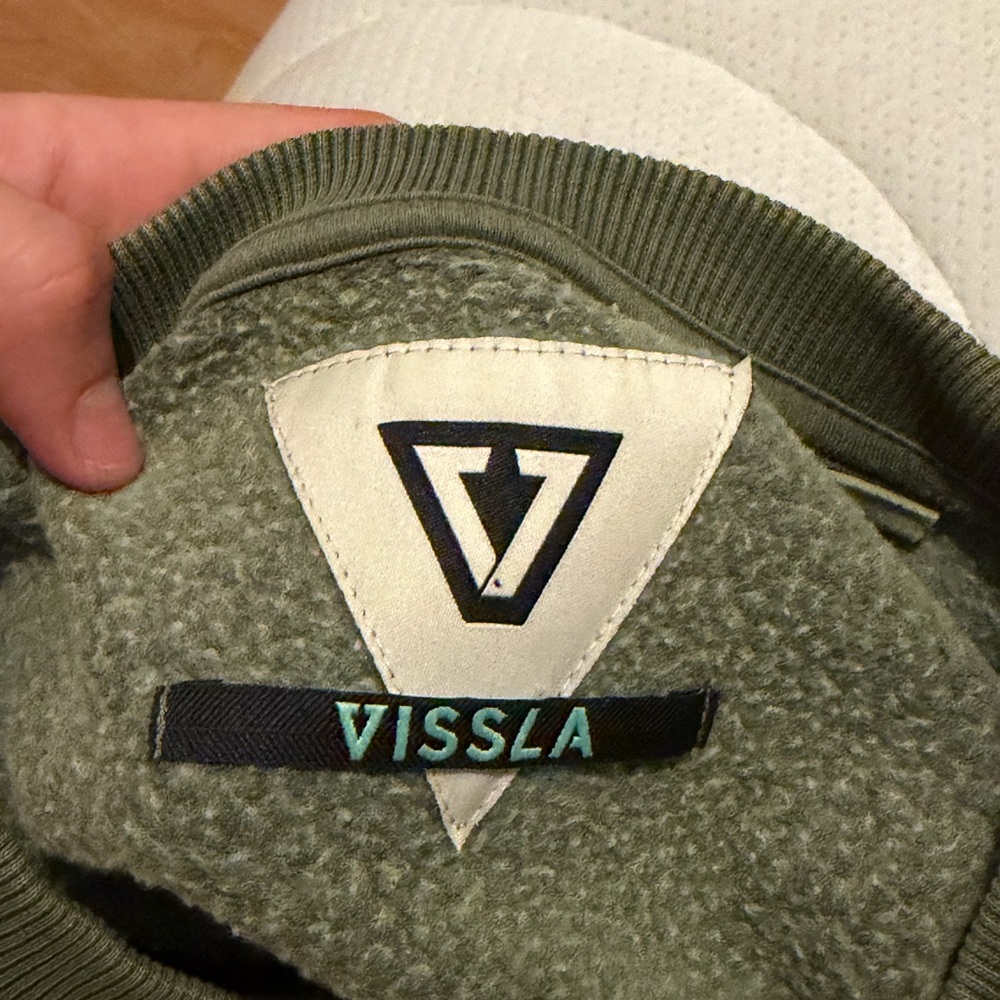 VISSLA sweatshirt - Picture 14 of 14